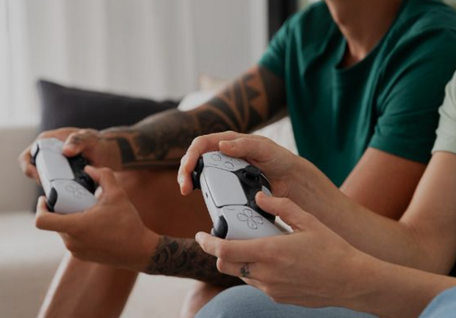 18_RELAX_182033 play_station